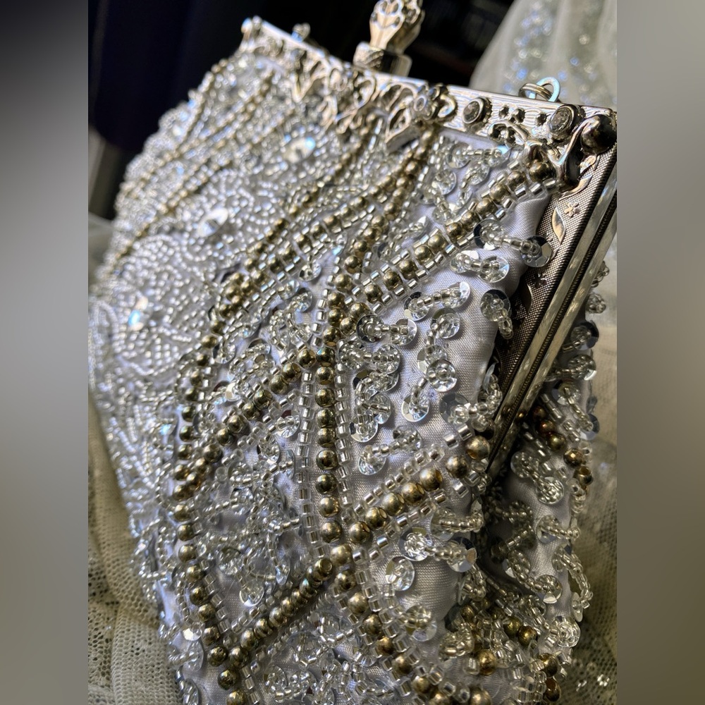 Elegant Silver Beaded Clutch with Crossbody Strap - Picture 4 of 14